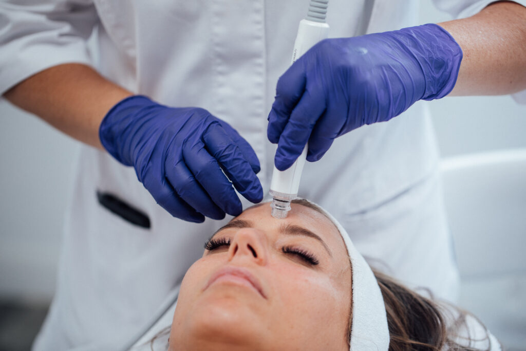 INDIBA ONA: revolucionarna nega, ki presega klasične tretmaje 1 elektrostimulator IDB Application Images ONA 290A9516 elektrostimulator